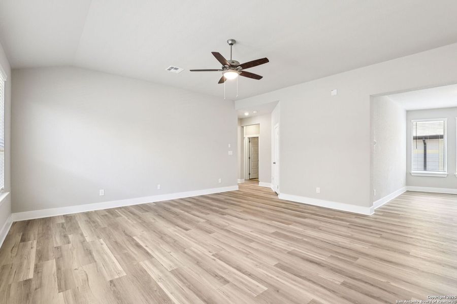 Spacious, unfurnished interior of a new home in Catalina, Converse (Image 21).