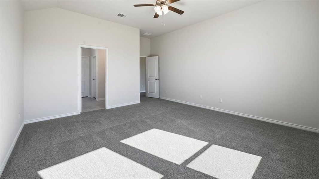 Spacious, unfurnished interior of a new home in The Woods at Lindsey Place, Anna (Image 25).