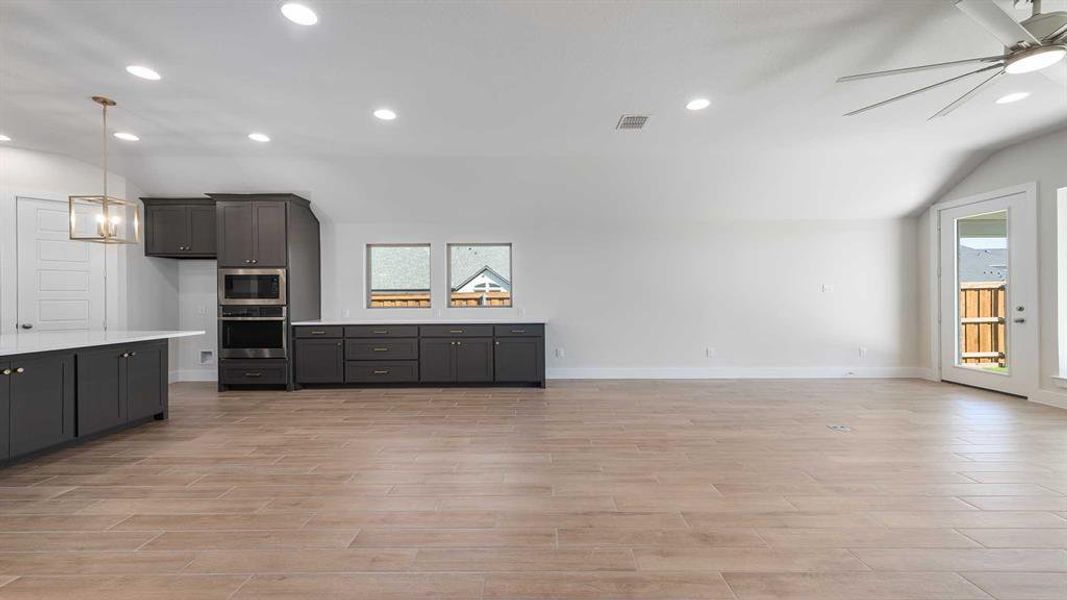 Spacious, unfurnished interior of a new home in Myrtle Creek 60', Waxahachie (Image 14).