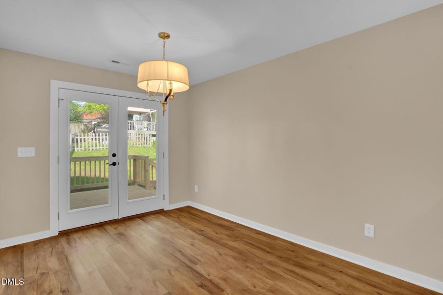 12-web-or-mls-230 N Melville St-12