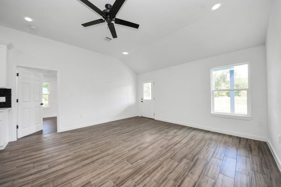 Spacious, unfurnished interior of a new home in , Splendora (Image 18).