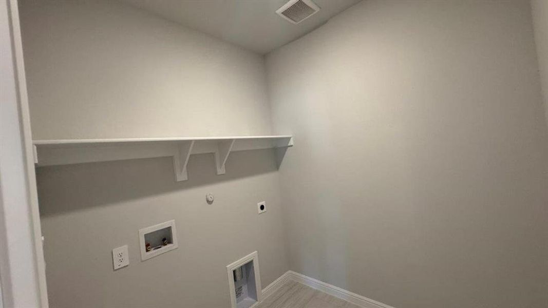 Spacious, unfurnished interior of a new home in Monarch at the Meadows, Ponder (Image 14).