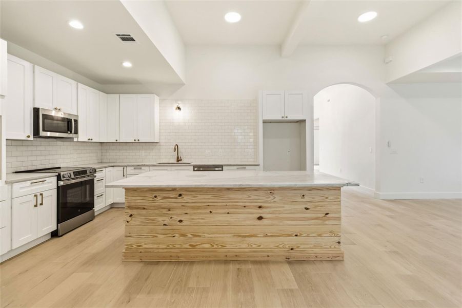 Furnished interior view inside a new home in , Wimberley (Image 8).