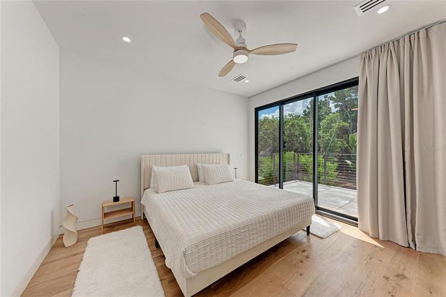 Furnished interior view inside a new home in , Sarasota (Image 40).