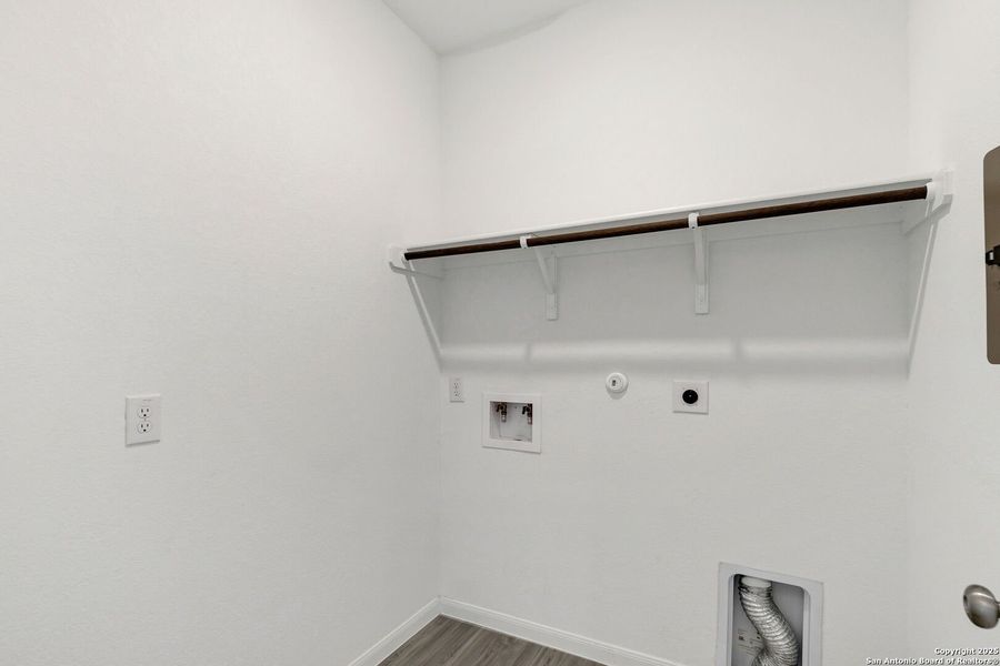 Spacious, unfurnished interior of a new home in Hidden Trails: Coastline Collection, Bulverde (Image 37).