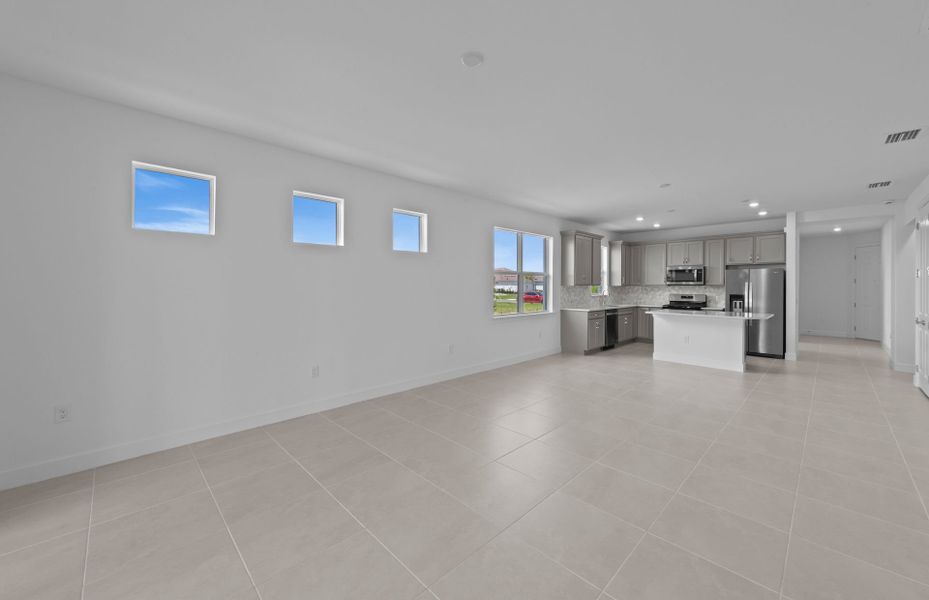 Spacious, unfurnished interior of a new home in TerraWalk at Babcock Ranch, Alva (Image 18).