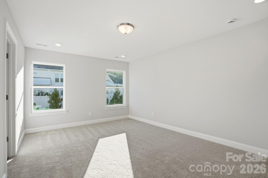 Spacious, unfurnished interior of a new home in Harrisburg Village, Harrisburg (Image 28).