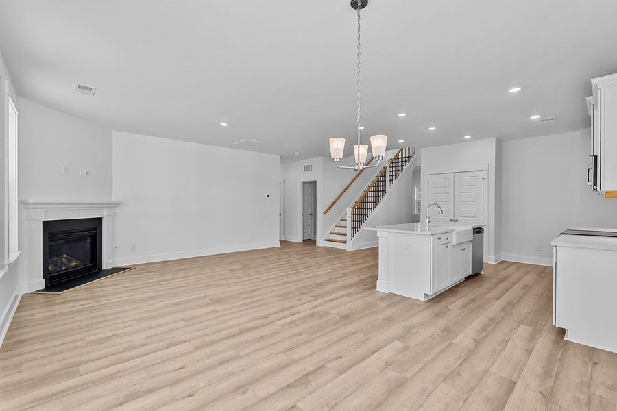 Spacious, unfurnished interior of a new home in Fieldstone, Lexington (Image 33).