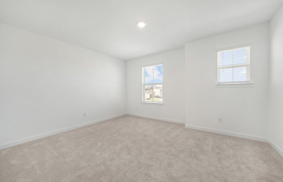 Spacious, unfurnished interior of a new home in Sunfield, Buda (Image 39).