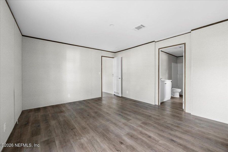 Spacious, unfurnished interior of a new home in , Palatka (Image 18).