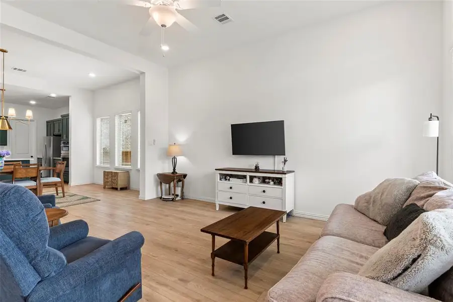 Furnished interior view inside a new home in Inspiration, Lucas (Image 20).