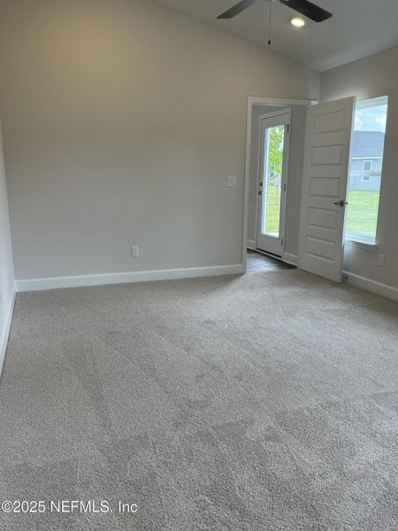 Spacious, unfurnished interior of a new home in Summerglen, Jacksonville (Image 17).