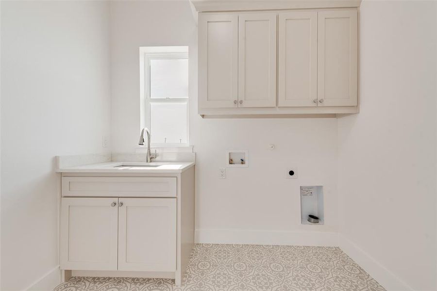 Furnished interior view inside a new home in , Rockwall (Image 17).