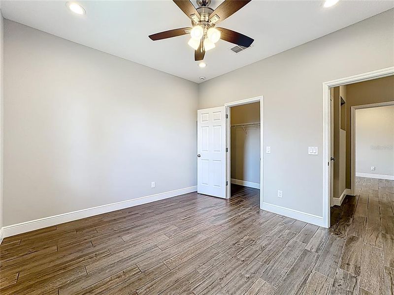 Spacious, unfurnished interior of a new home in , Orlando (Image 31).