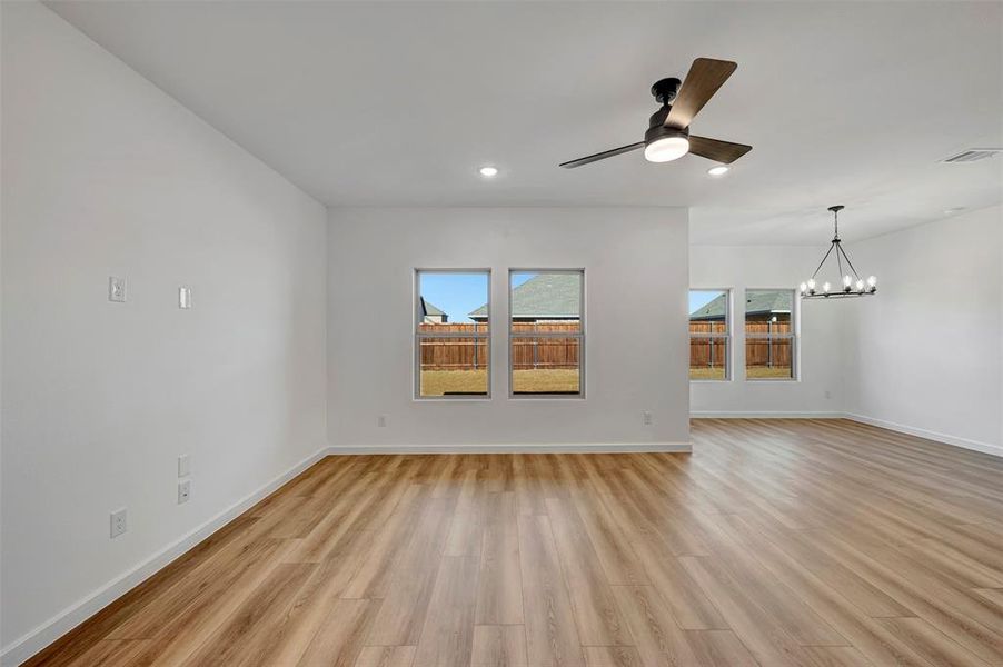 Spacious, unfurnished interior of a new home in Rolling Ridge, Van Alstyne (Image 14). Spacious, unfurnished interior of a new home in Rolling Ridge, Van Alstyne (Image 14).