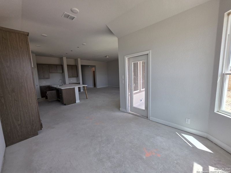 Spacious, unfurnished interior of a new home in The Heights at Saddlebrook Ranch 60's, Schertz (Image 11).