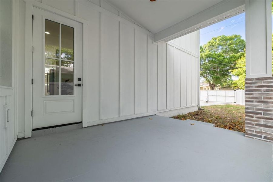 Exterior details and patio area of a home in , St. Petersburg (Image 31).