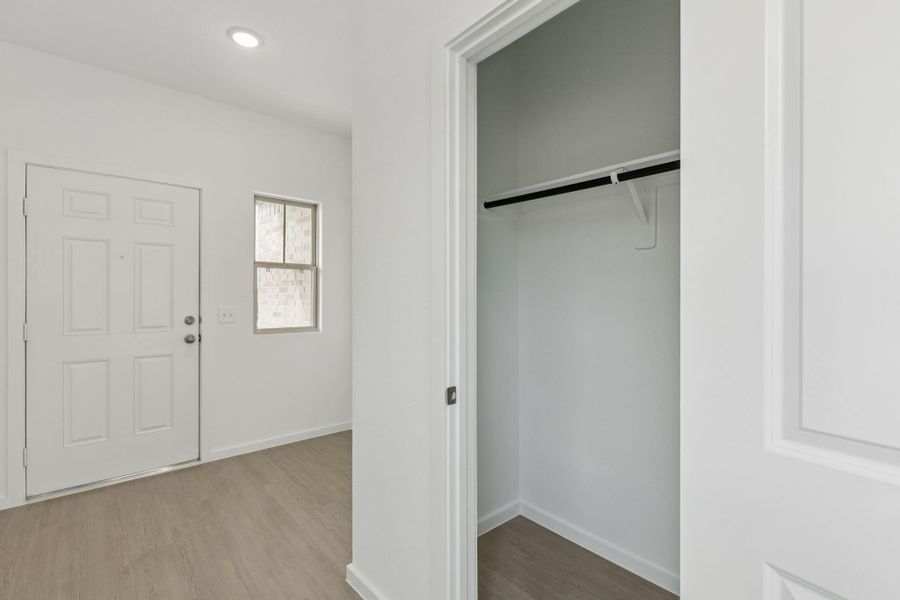 Spacious, unfurnished interior of a new home in River Ranch, Dayton (Image 17).