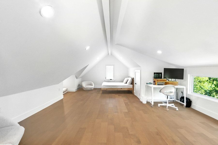 Bedroom #4 or bonus room. Presently used for bedroom, office and recreation/relaxation. Bedroom #4 or bonus room. Presently used for bedroom, office and recreation/relaxation.