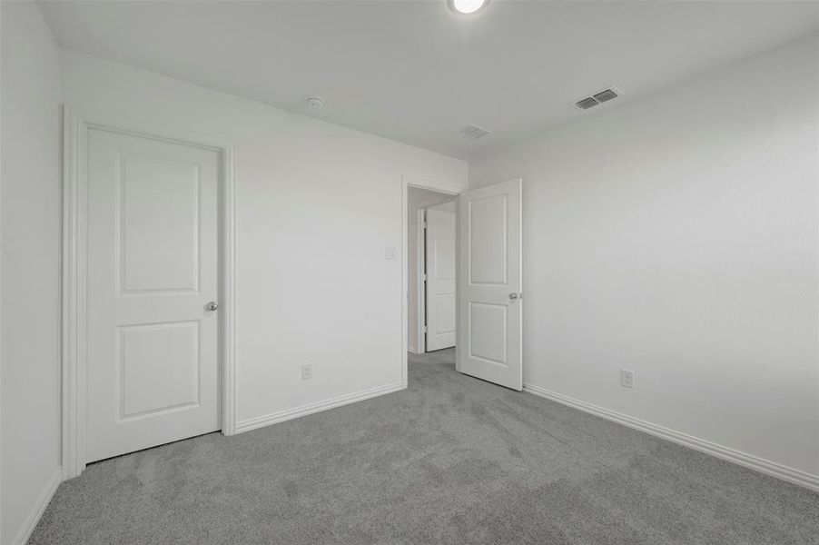 Spacious, unfurnished interior of a new home in Lily Creek at Sutton Fields, Aubrey (Image 17).