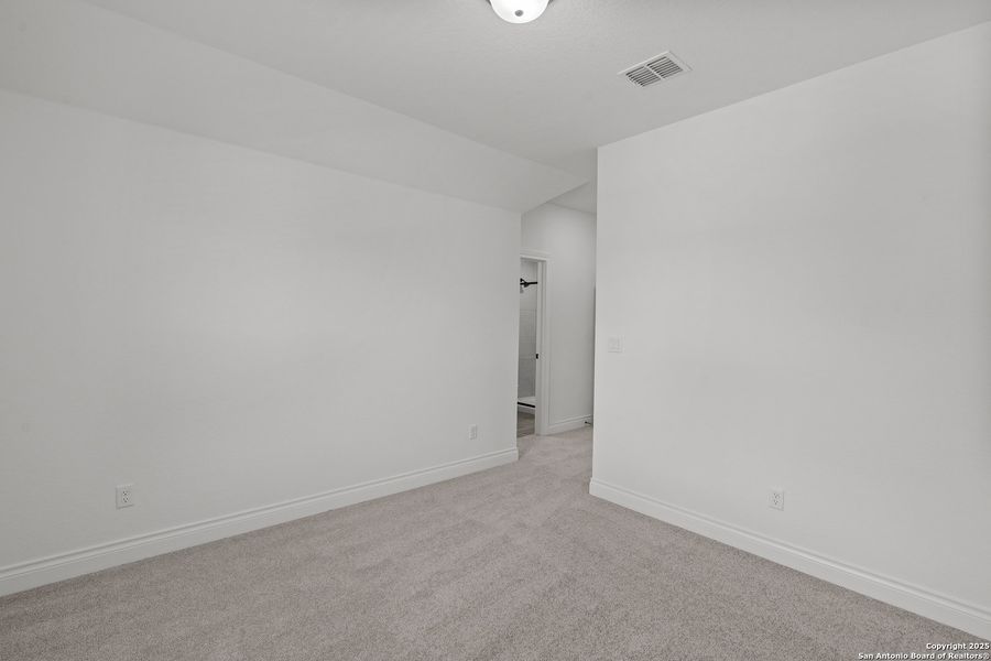 Spacious, unfurnished interior of a new home in Bison Ridge, San Antonio (Image 26). Spacious, unfurnished interior of a new home in Bison Ridge, San Antonio (Image 26).