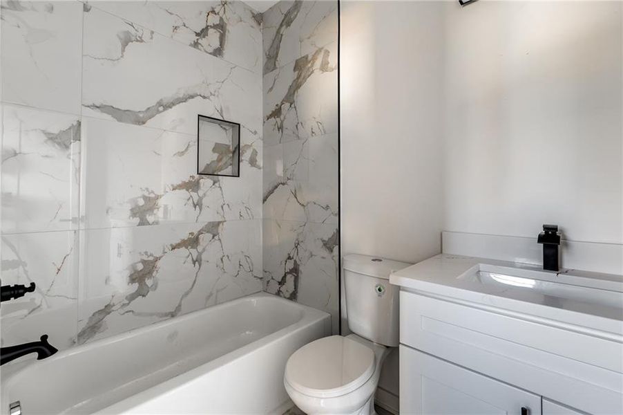 Furnished interior view inside a new home in , Gainesville (Image 7).