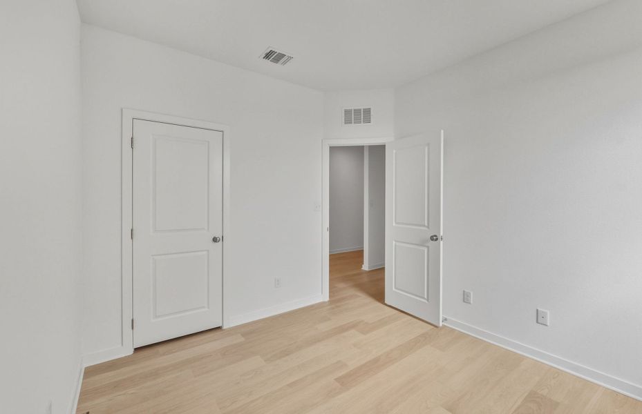 Spacious, unfurnished interior of a new home in Alto, San Marcos (Image 12).