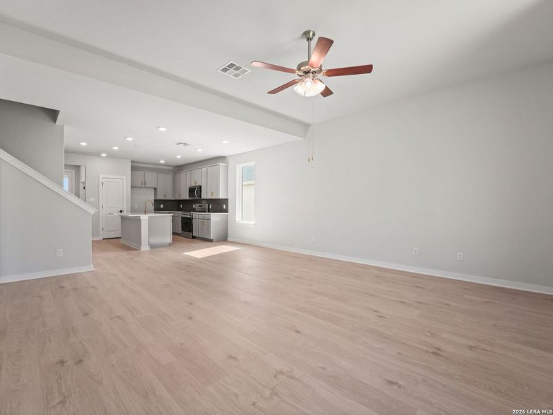 Spacious, unfurnished interior of a new home in Hunter's Ranch, San Antonio (Image 26).