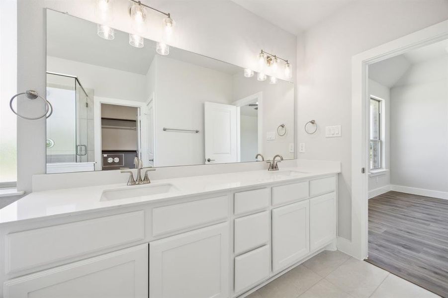 Furnished interior view inside a new home in Ellis Ranch Estates, Waxahachie (Image 7).