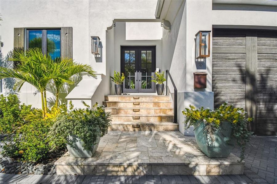 Exterior details and patio area of a home in , Tampa (Image 4).