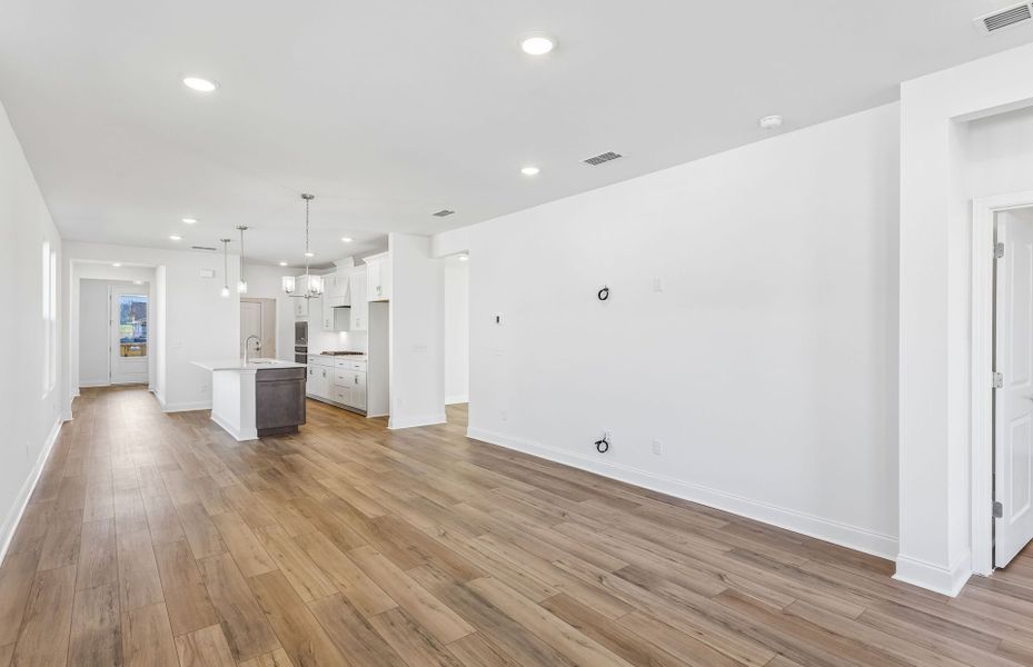 Spacious, unfurnished interior of a new home in Del Webb Southern Harmony, Murfreesboro (Image 16).