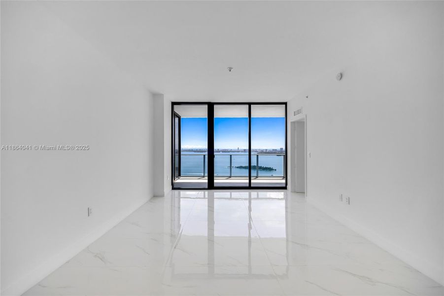 Spacious, unfurnished interior of a new home in Aria Reserve, Miami (Image 36). Spacious, unfurnished interior of a new home in Aria Reserve, Miami (Image 36).