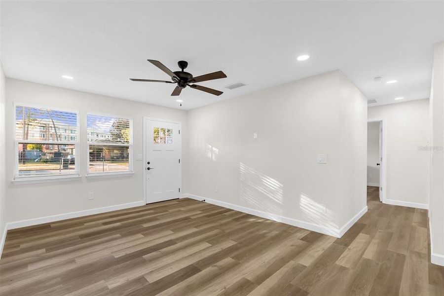 Spacious, unfurnished interior of a new home in , Orlando (Image 11).