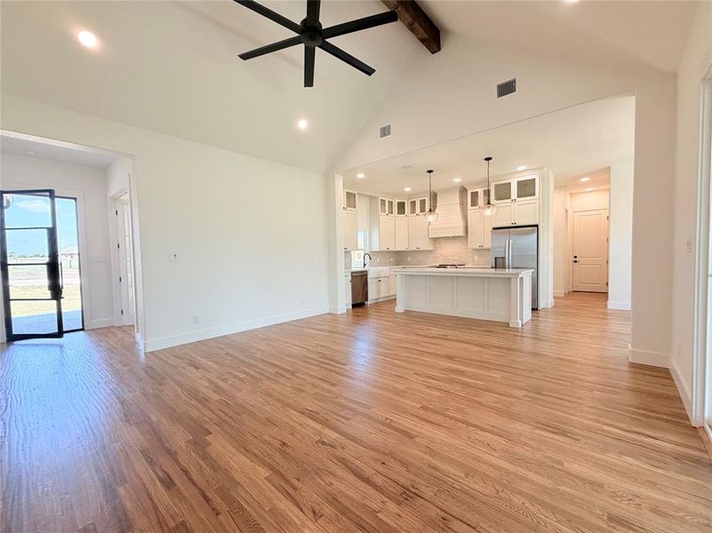 Spacious, unfurnished interior of a new home in , Weatherford (Image 36).