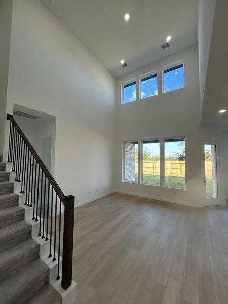 **Photos are a representation of the floor plan. This is not the actual homesite.**