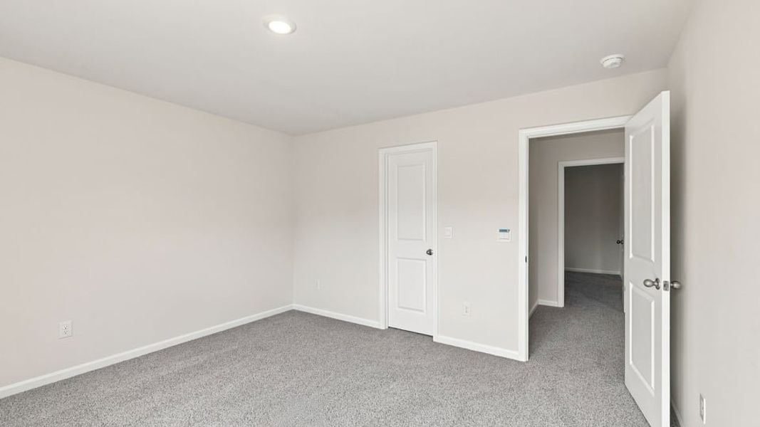 Spacious, unfurnished interior of a new home in Chestnut Ridge, Greenville (Image 34).