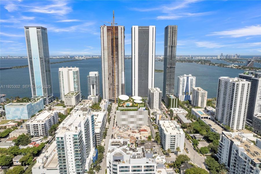 Condo located in Miami, FL showcasing its design and architecture (Image 37).