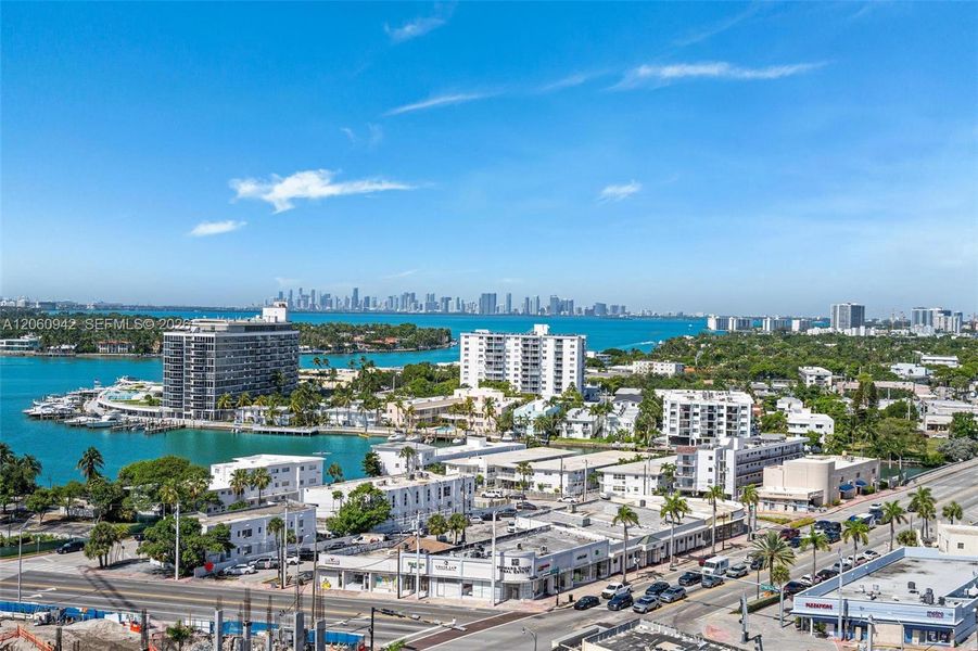 Condo located in Miami Beach, FL showcasing its design and architecture (Image 4).