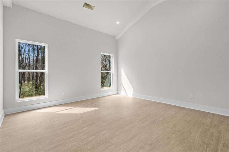 Spacious, unfurnished interior of a new home in , Temple (Image 29).