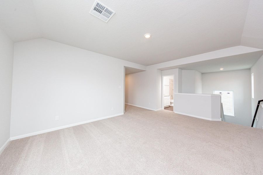 Spacious, unfurnished interior of a new home in Cliffstone Hills, Conroe (Image 23).