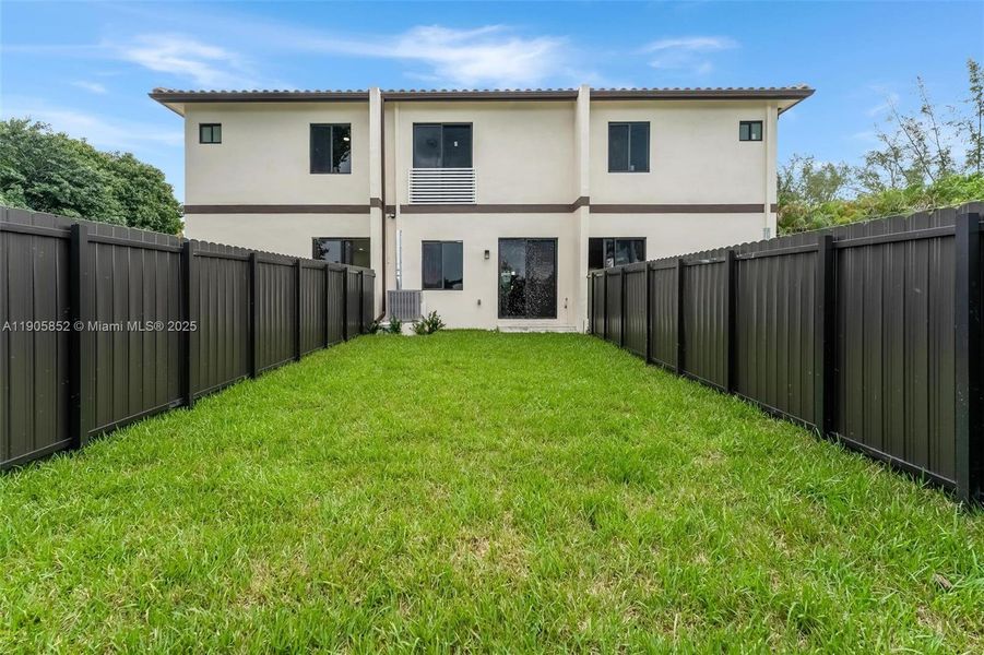 Exterior details and patio area of a home in , Miami (Image 41).