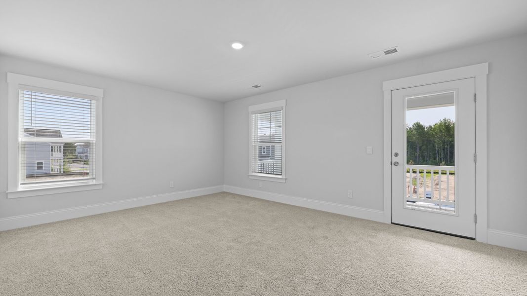Representative unfurnished interior of a home built from the SPRUCEWOOD by D.R. Horton in Sheep Island, Summerville (Image 22).