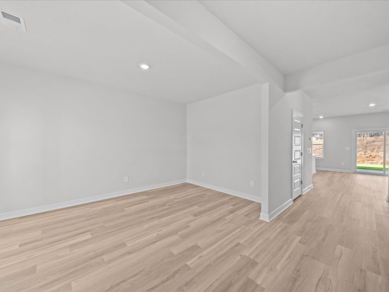 Spacious, unfurnished interior of a new home in Collier Ridge, Moore (Image 7).