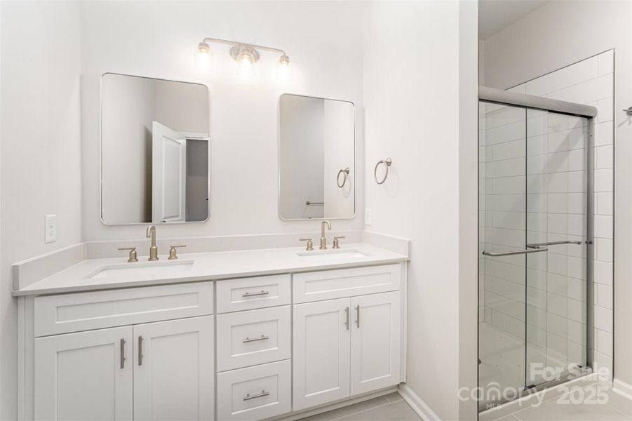 Photos of 2713 New Pineola Rd