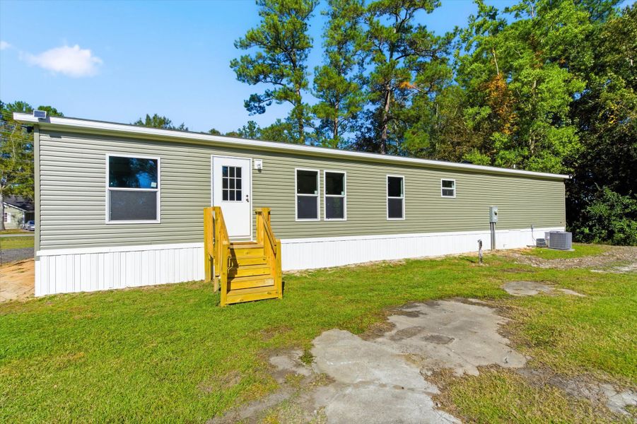 Exterior details and patio area of a home in , Goose Creek (Image 15).