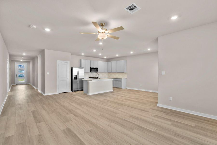 Spacious, unfurnished interior of a new home in Arabella on the Prairie 60', Richmond (Image 22).