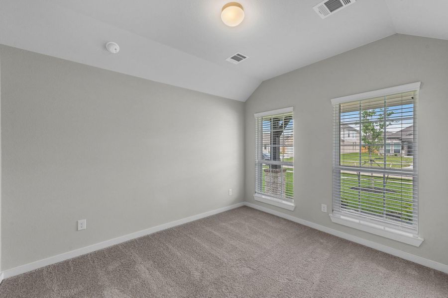Spacious, unfurnished interior of a new home in Huntington Place, Rosharon (Image 19).