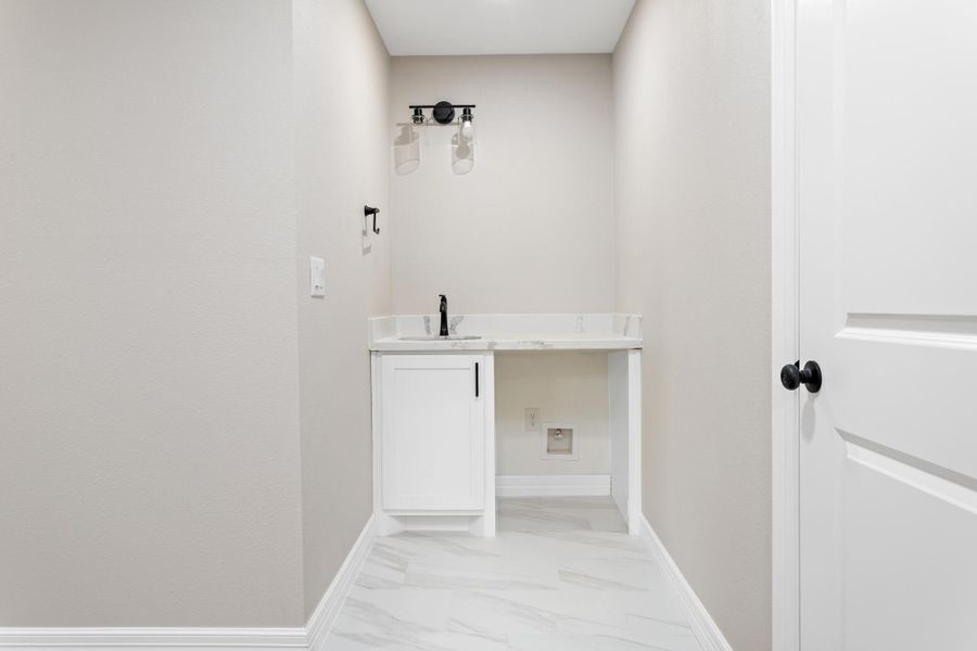 Spacious, unfurnished interior of a new home in , Neches (Image 28).