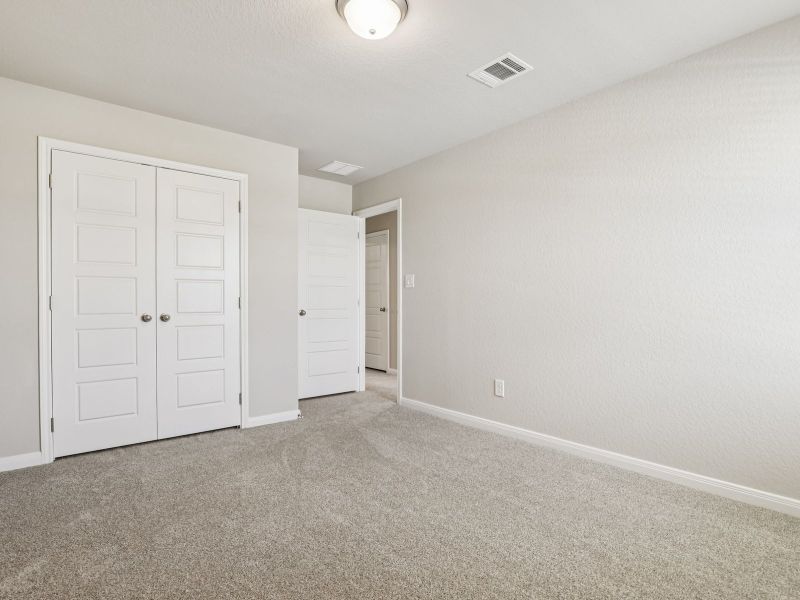 Spacious, unfurnished interior of a new home in Arcadia Ridge - Premier Series, San Antonio (Image 29).
