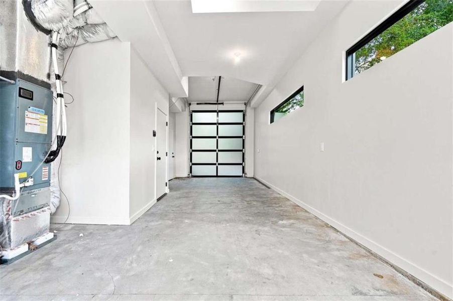 Spacious, unfurnished interior of a new home in , Atlanta (Image 35).